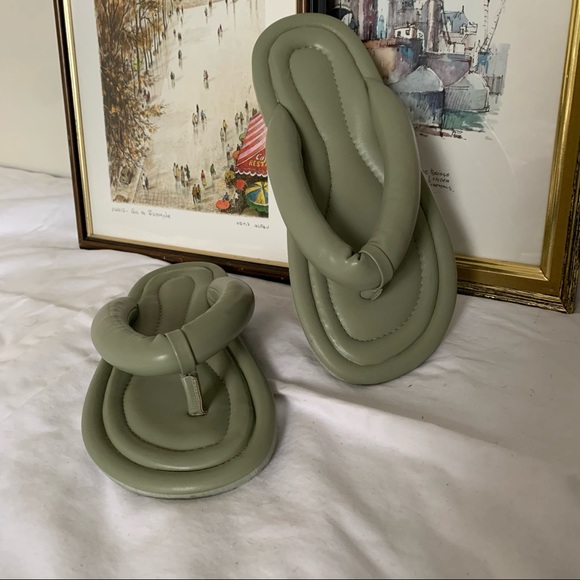 Super Puffy Flip Flops - Picture 3 of 7